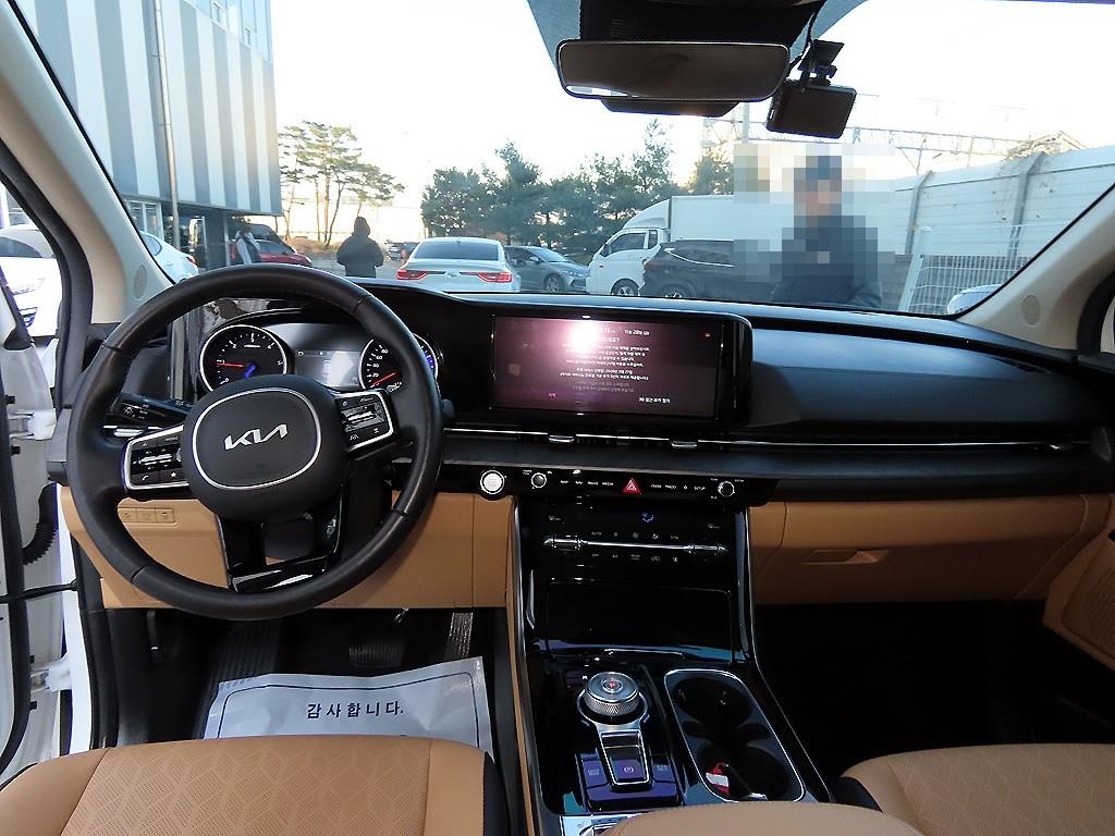 KIA Carnival - Vista 8