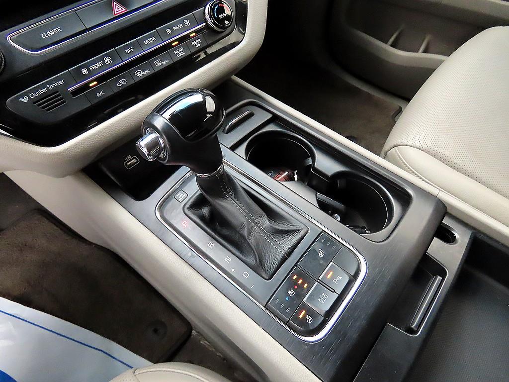 KIA Carnival - Vista 11