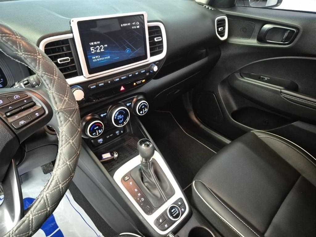 HYUNDAI Venue - Vista 10