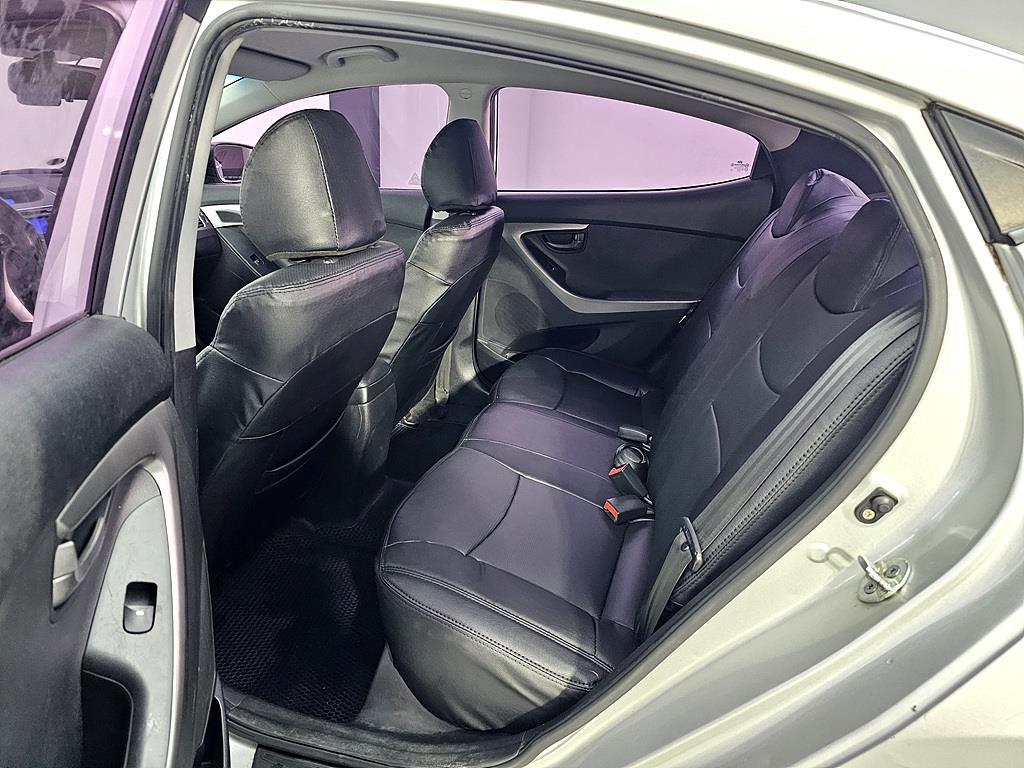 HYUNDAI Avante - Vista 8