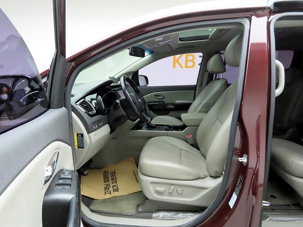KIA Carnival - Vista 11
