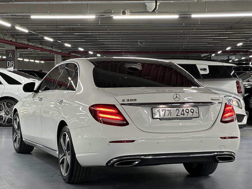 Mercedes Benz E class - Vista 4