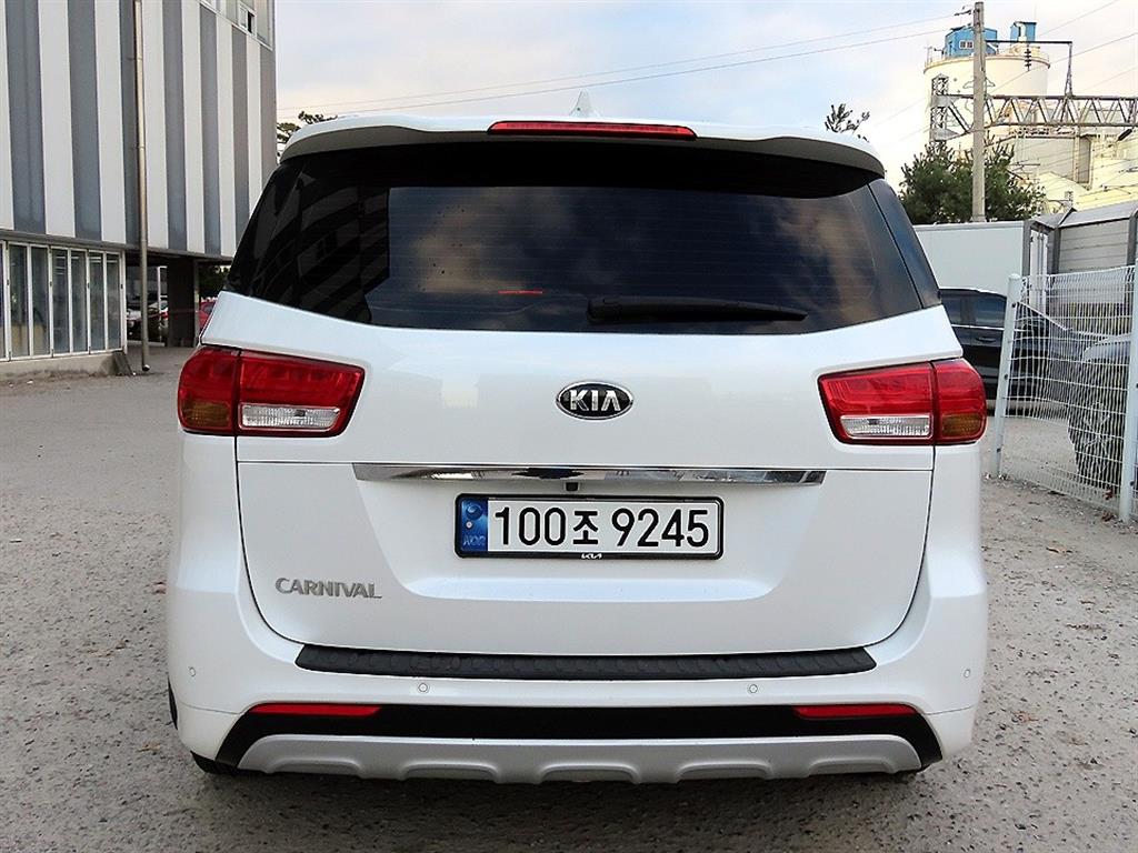 KIA Carnival - Vista 4