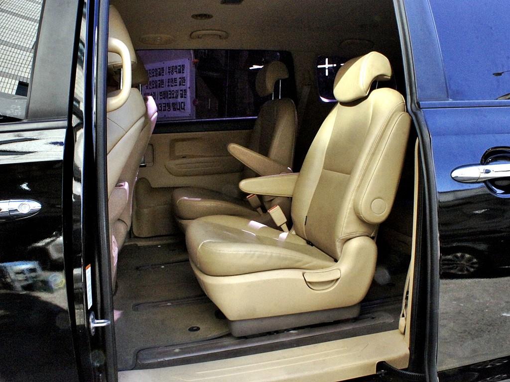 KIA Carnival - Vista 11