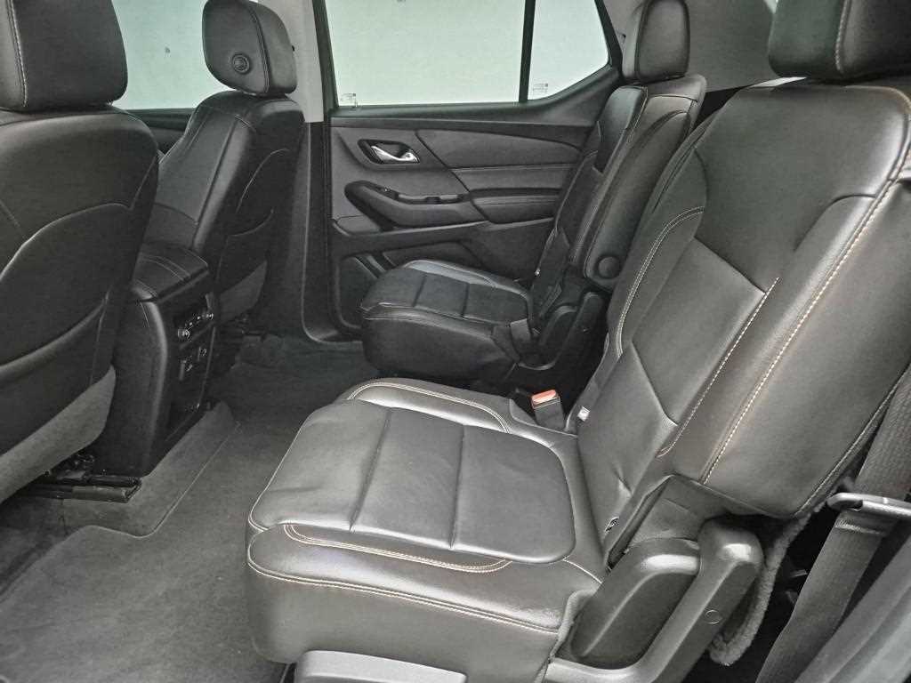 Chevrolet Travers - Vista 12