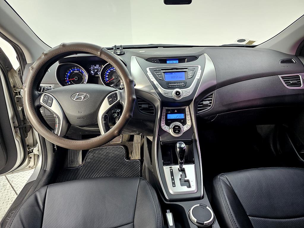 HYUNDAI Avante - Vista 5