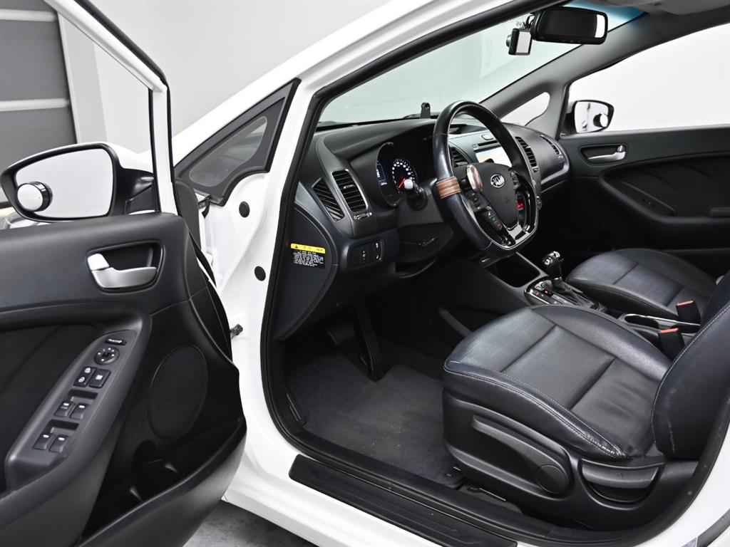 KIA K3 2016 Blanco - Importación desde Corea - HF Imports Iquique - Foto 9