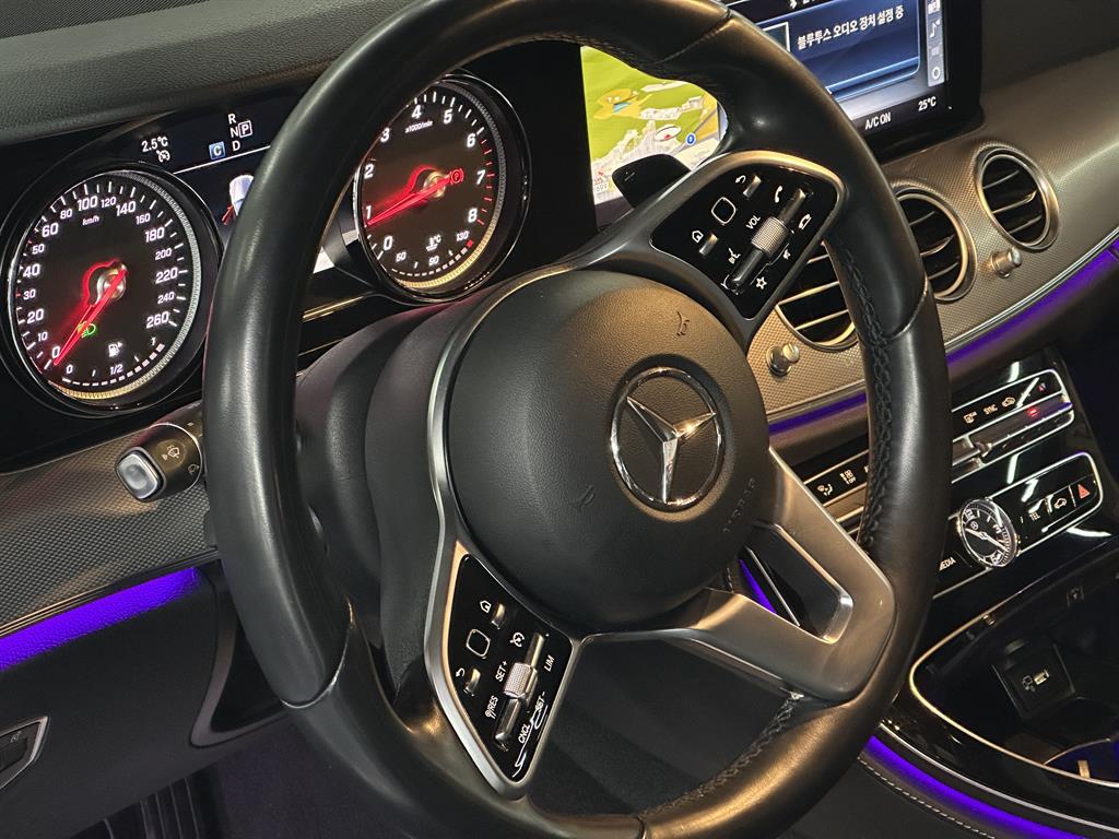 Mercedes Benz E class - Vista 8