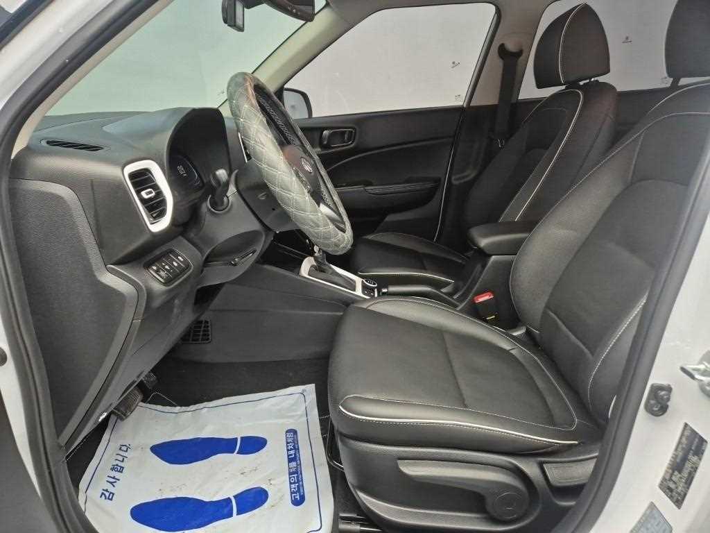 HYUNDAI Venue - Vista 11