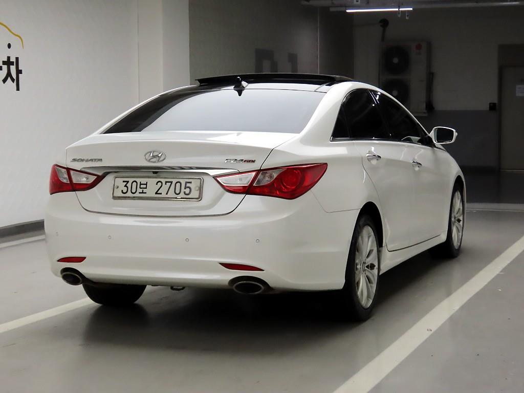 HYUNDAI Sonata - Vista 4