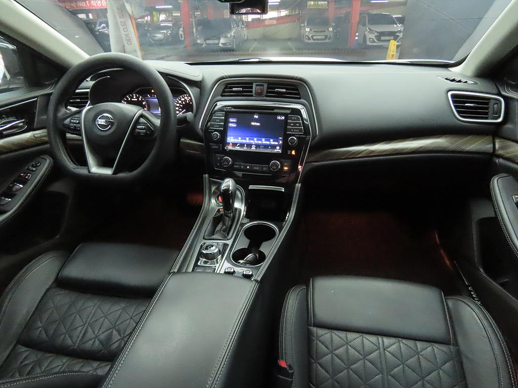 Nissan Maxima - Vista 5