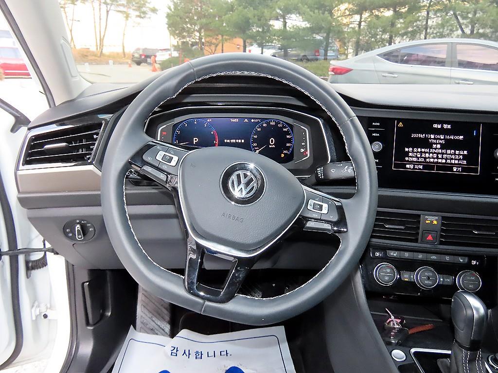 Volkswagen Jetta - Vista 8