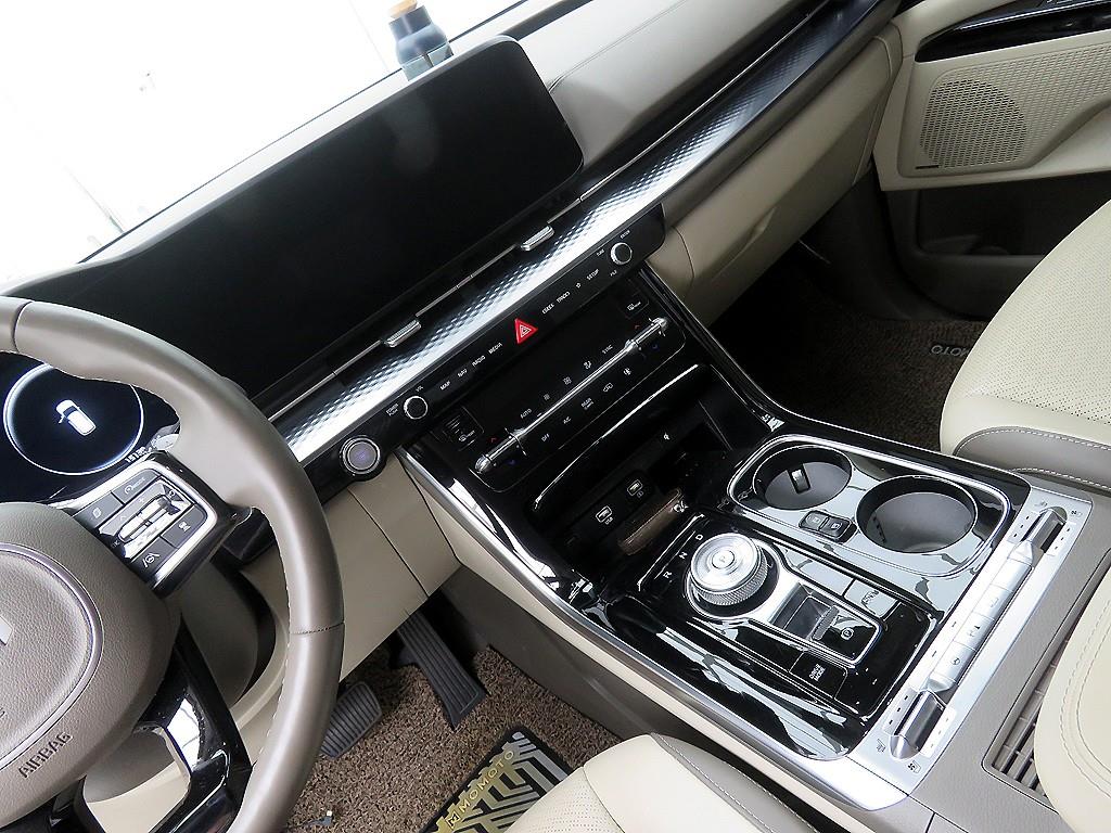 KIA Carnival - Vista 11