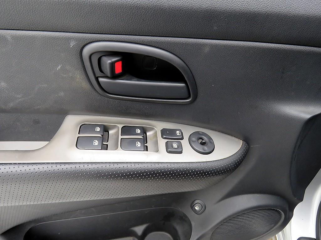 KIA Carens - Vista 9