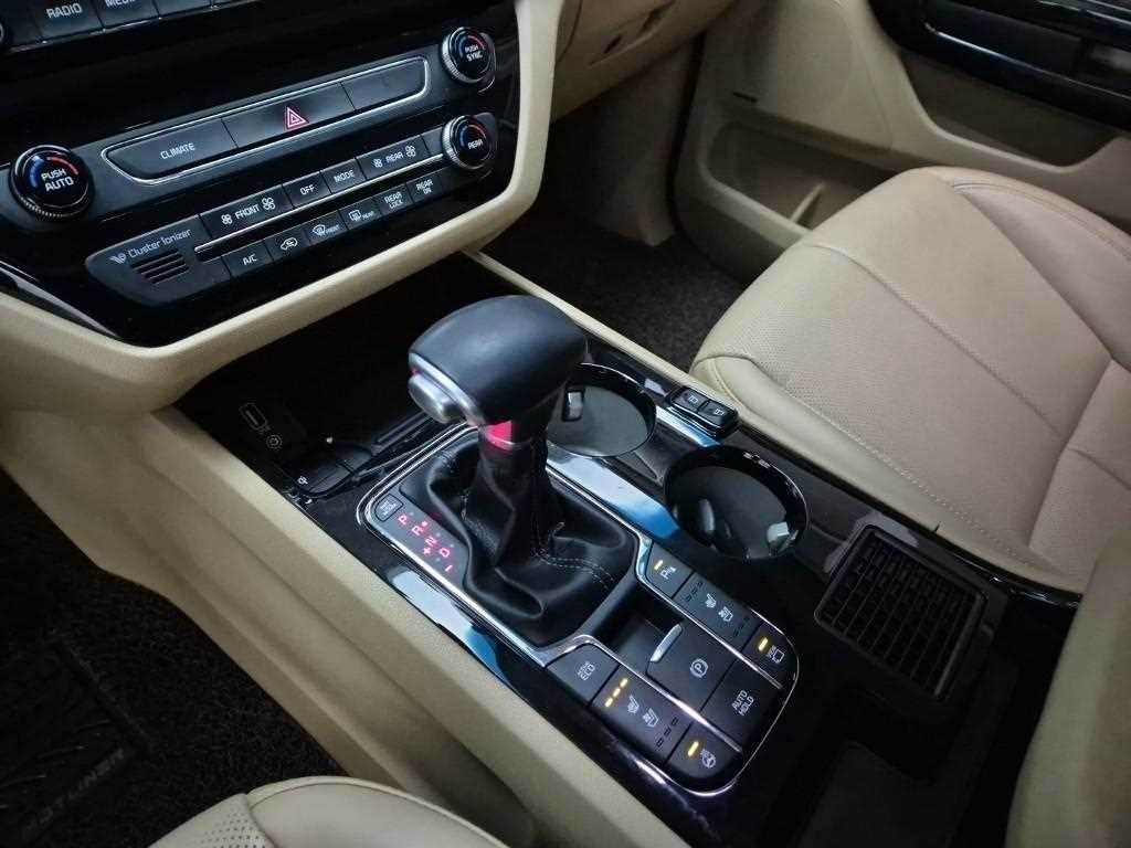 KIA Carnival - Vista 8