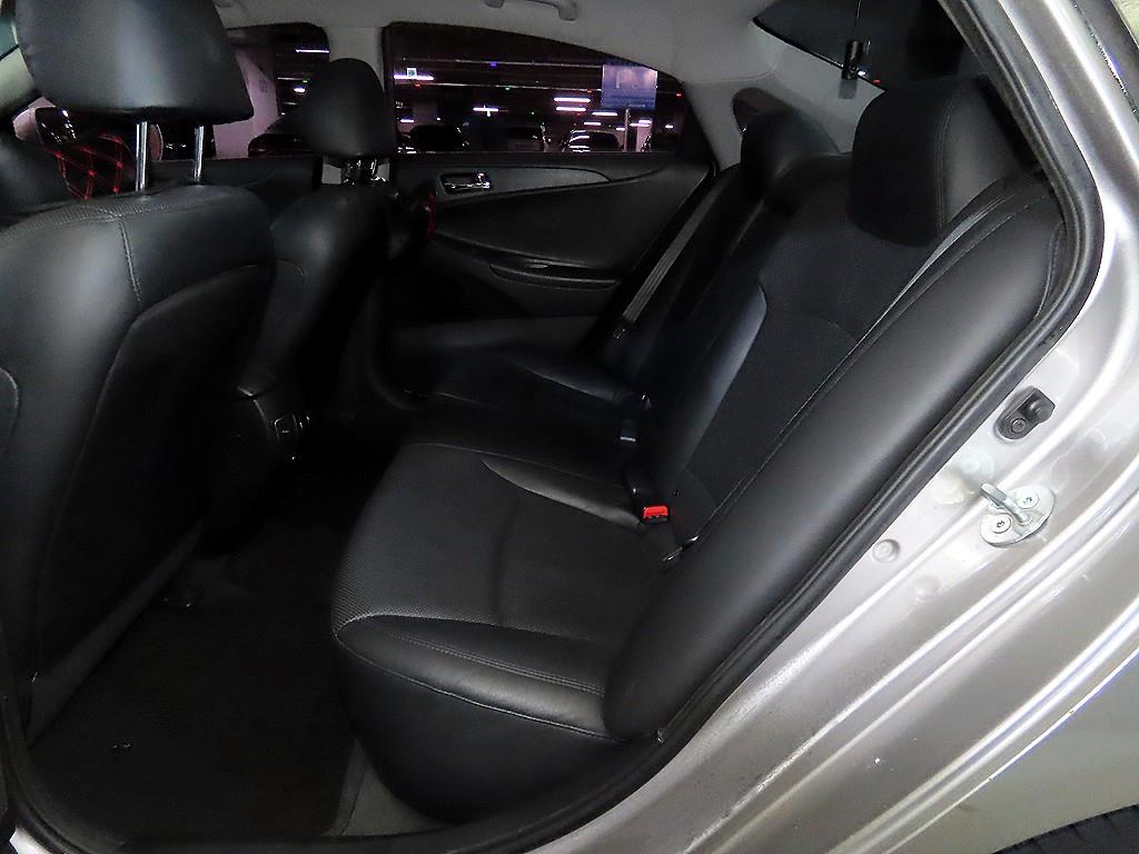 HYUNDAI Sonata - Vista 7