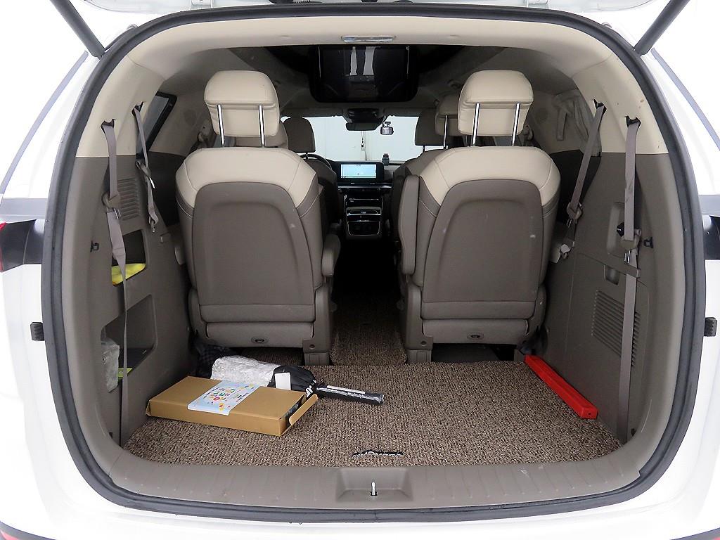 KIA Carnival - Vista 5