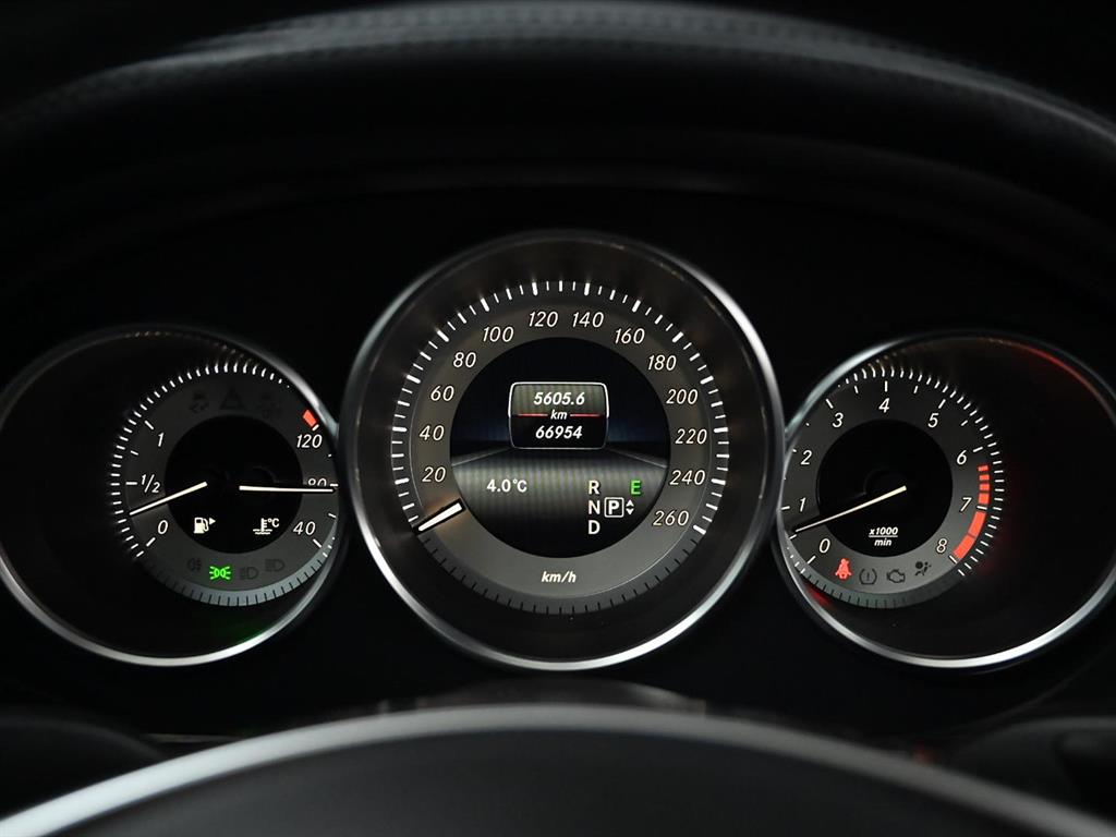 Mercedes Benz CLS Class - Vista 8