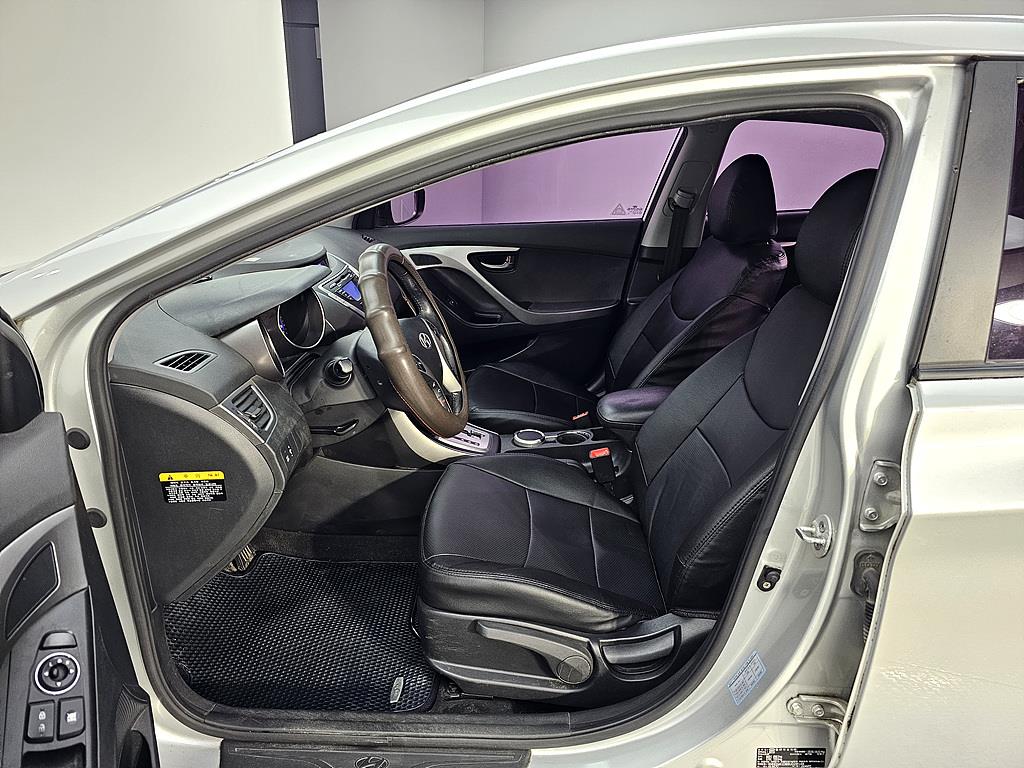 HYUNDAI Avante - Vista 7