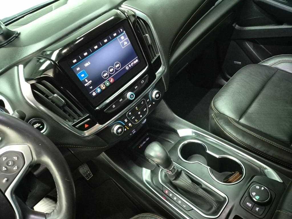 Chevrolet Travers - Vista 10