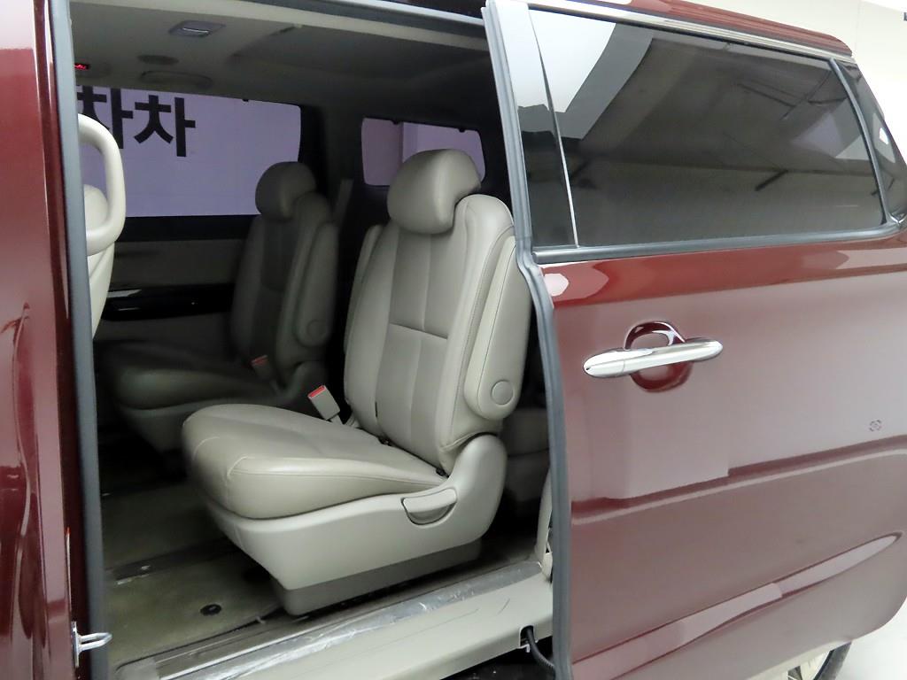 KIA Carnival - Vista 12