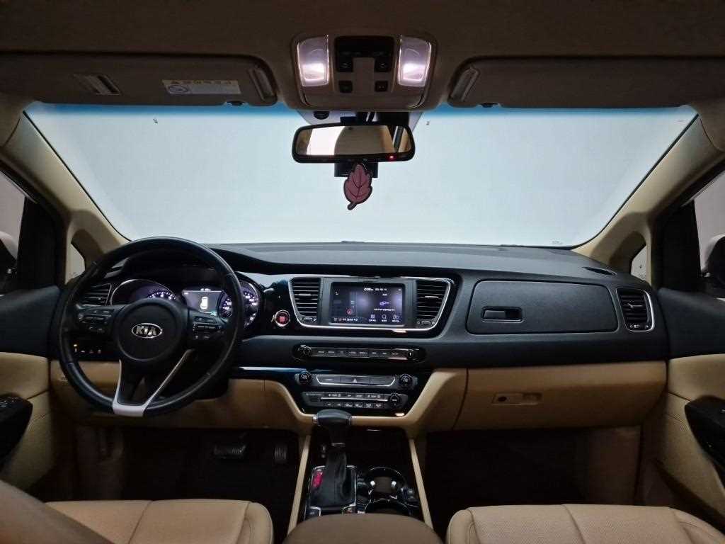 KIA Carnival - Vista 7