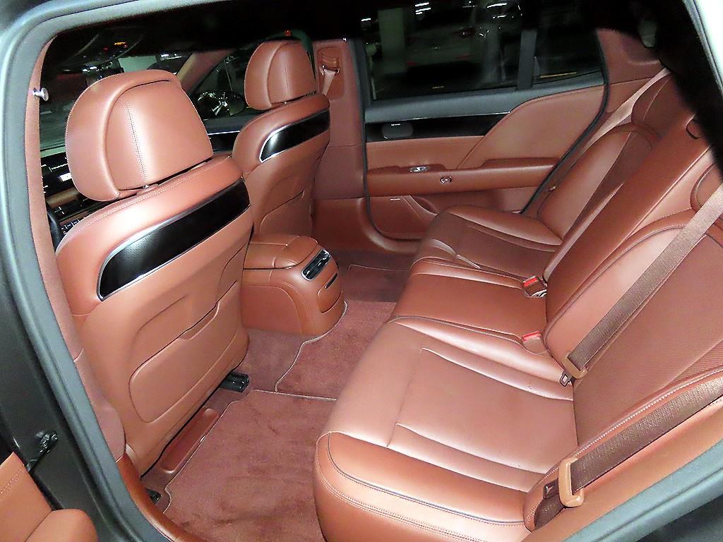 Genesis G90 - Vista 7