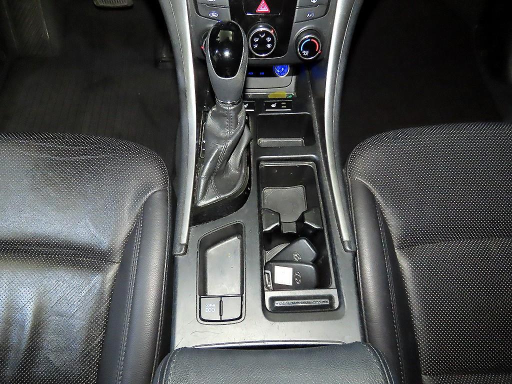 HYUNDAI Sonata - Vista 12