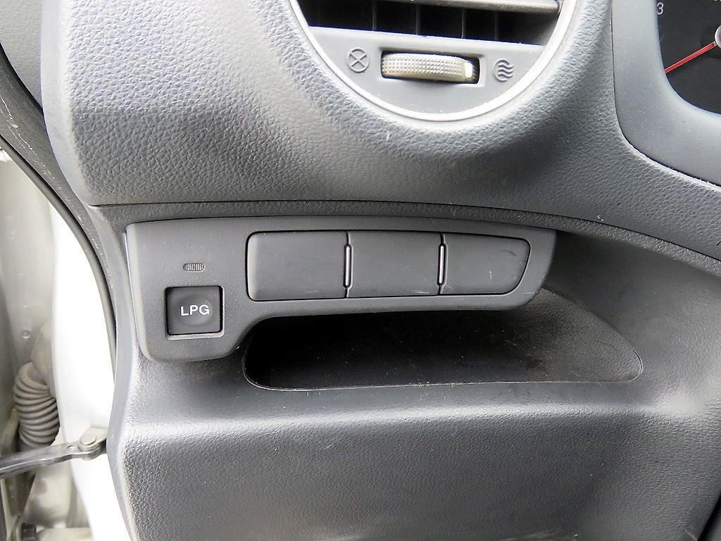 KIA Carens - Vista 10