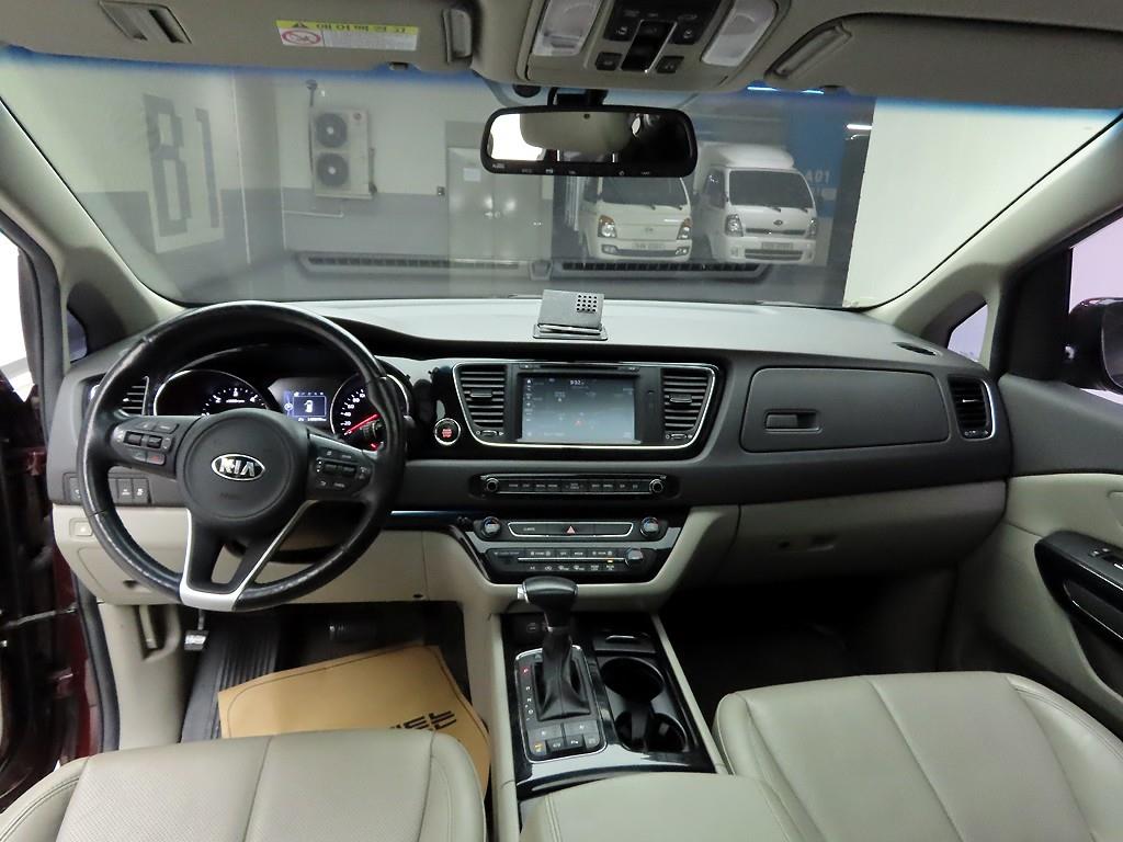 KIA Carnival - Vista 6
