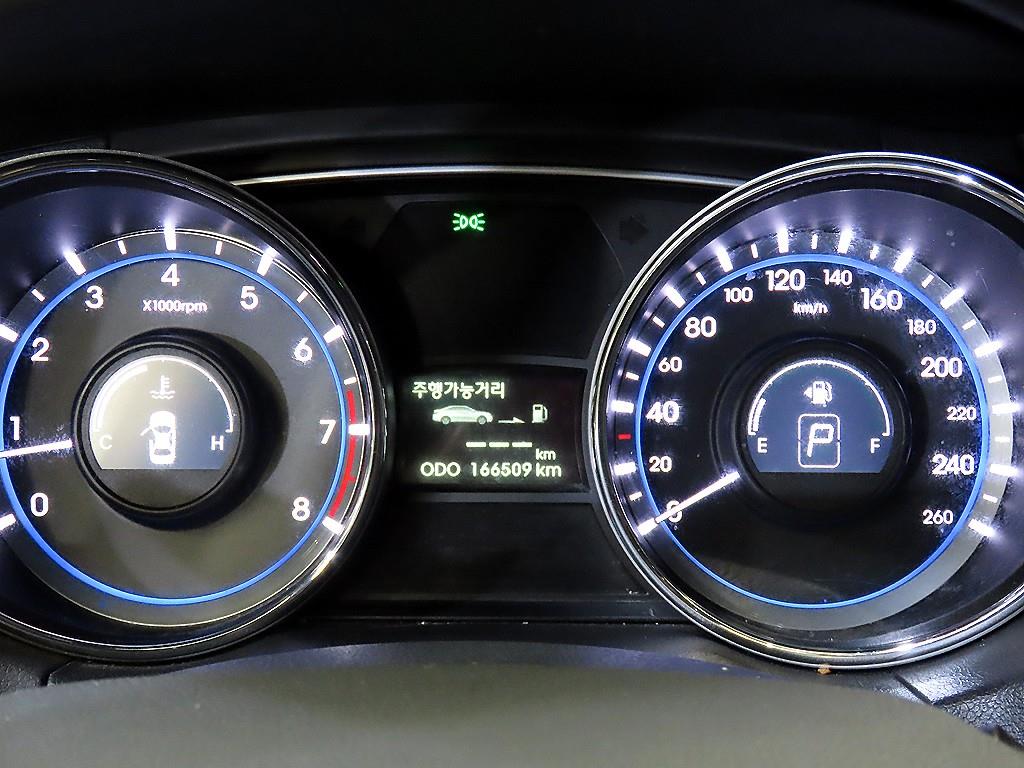 HYUNDAI Sonata - Vista 9