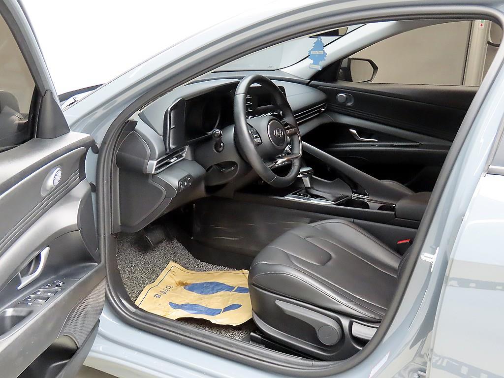 HYUNDAI Avante - Vista 5