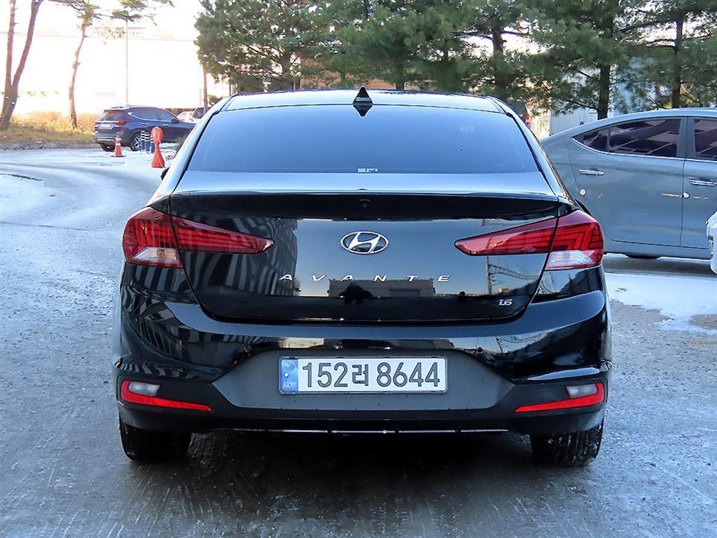 HYUNDAI Avante - Vista 4