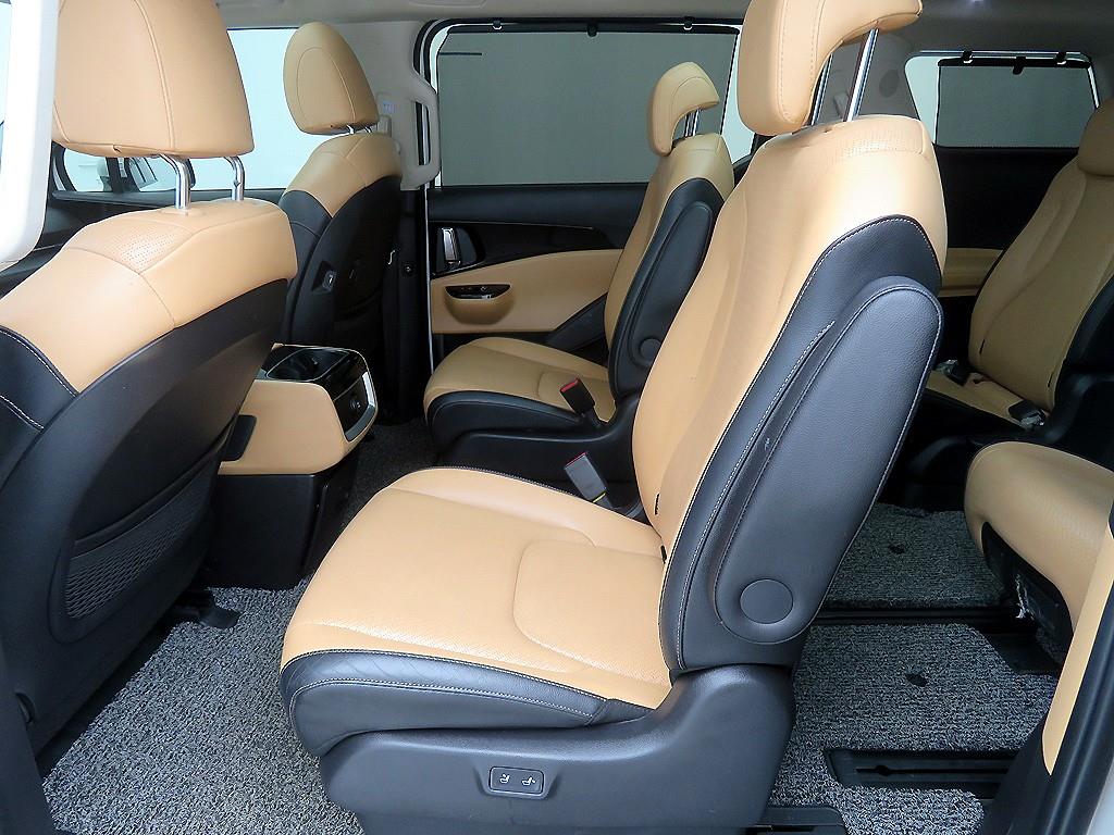 KIA Carnival - Vista 8