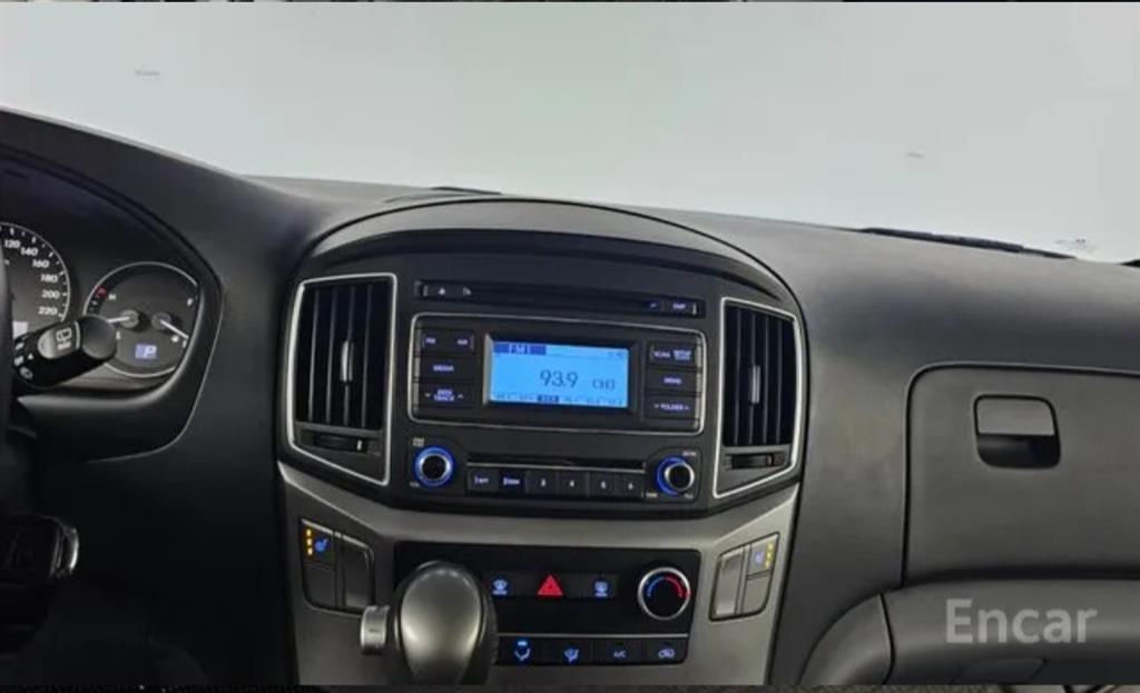 HYUNDAI Starex - Vista 6