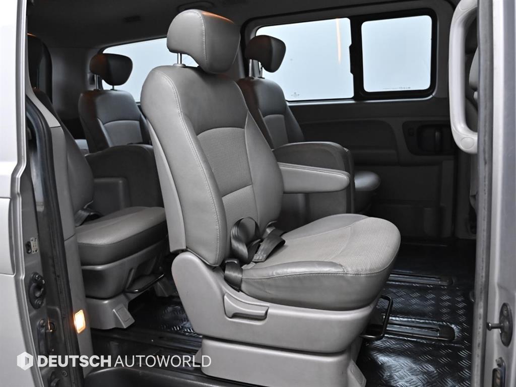 HYUNDAI Starex - Vista 12