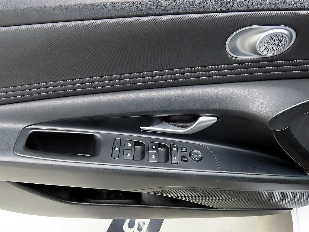 HYUNDAI Avante - Vista 11