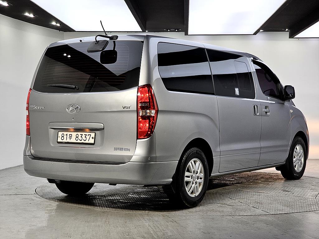 HYUNDAI Starex - Vista 4