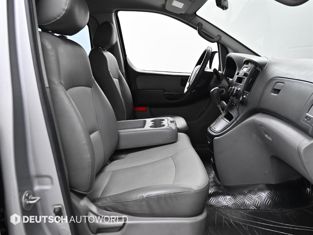 HYUNDAI Starex - Vista 10