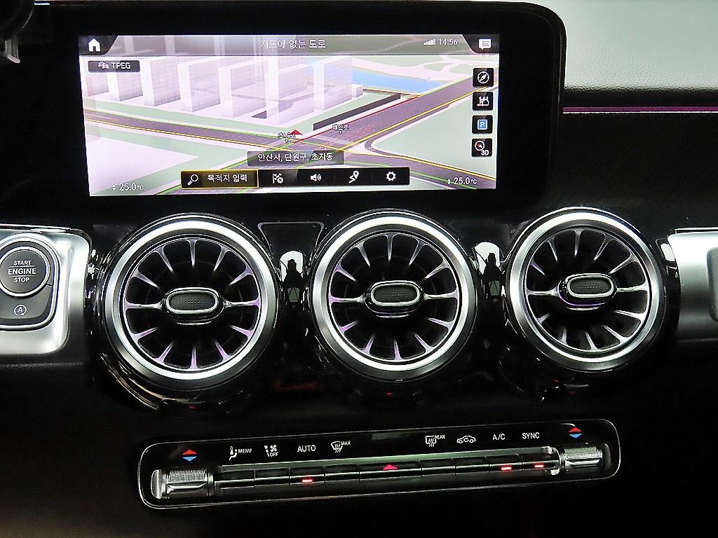 Mercedes Benz GLB Class - Vista 12