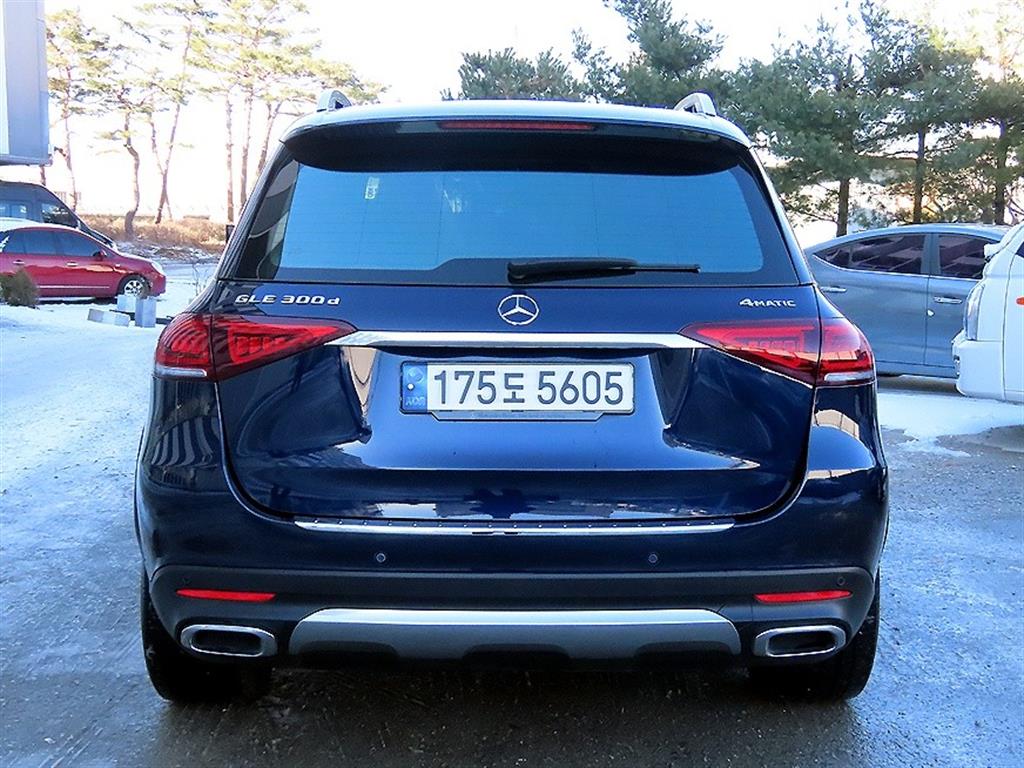 Mercedes Benz GLE Class - Vista 4