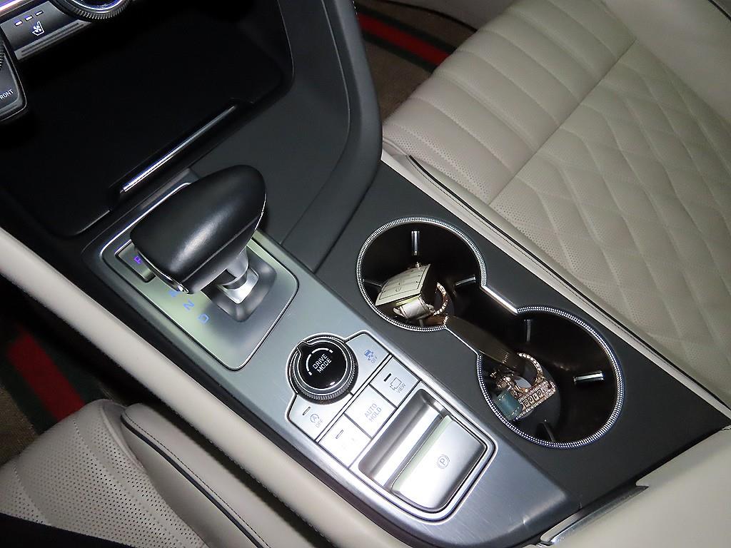 Genesis G70 - Vista 12