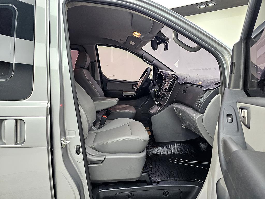 HYUNDAI Starex - Vista 11