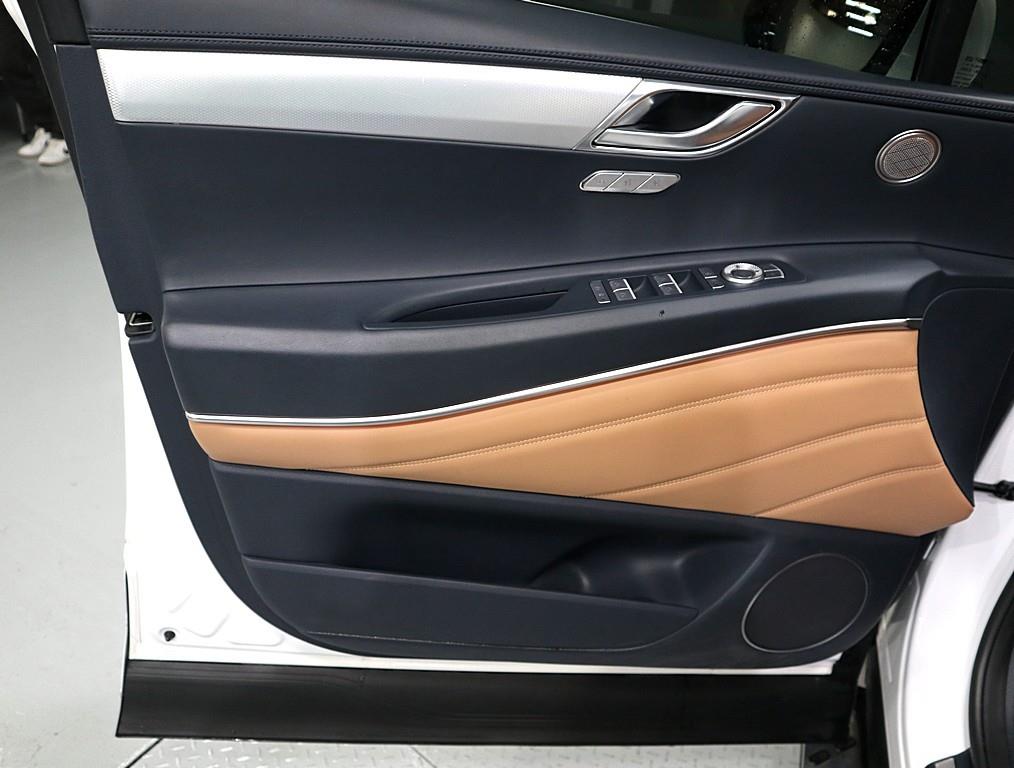 Genesis GV80 - Vista 8