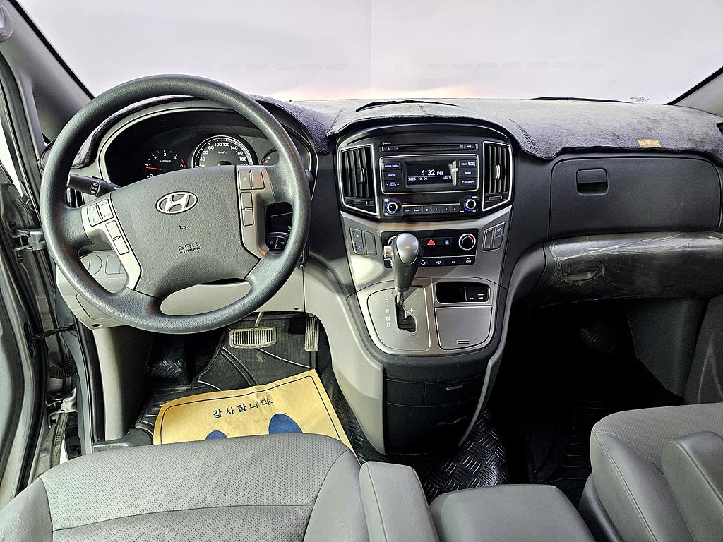 HYUNDAI Starex - Vista 5