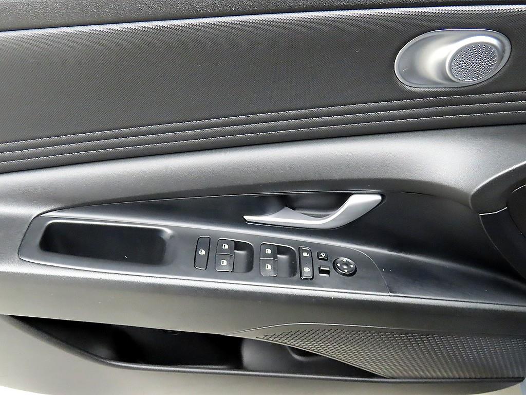 HYUNDAI Avante - Vista 11