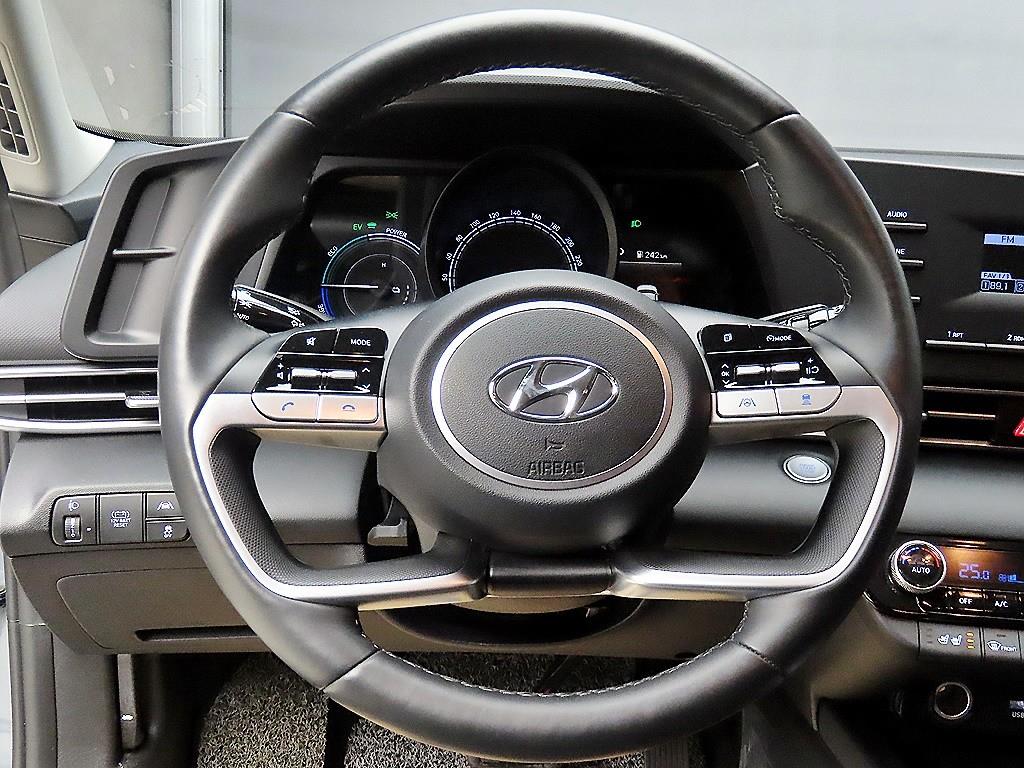 HYUNDAI Avante - Vista 9