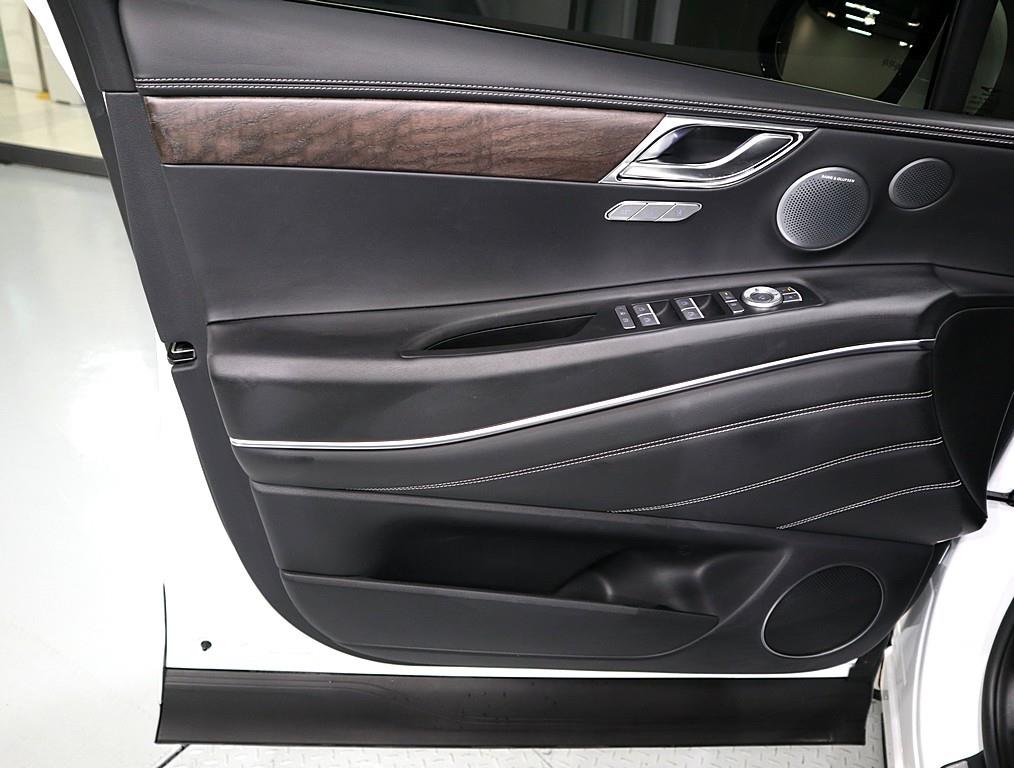 Genesis GV80 - Vista 8