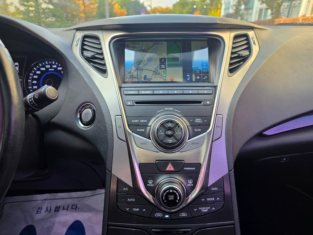 HYUNDAI Grandeur - Vista 12