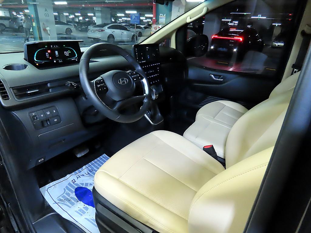 HYUNDAI Staria - Vista 10